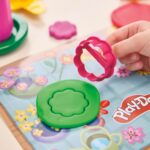 Play-Doh Flower Shop Playset, 27 Garden Toy Accessories, Kids Arts & Crafts, 3+ (Amazon Exclusive) - Image 5