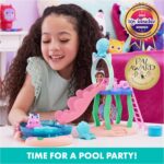 Gabby's Dollhouse, Purr-ific Pool Playset with Gabby and Mercat Figures, Color-Changing Mermaid Tails and Pool Accessories Kids Toys for Ages 3 and Up - Image 3